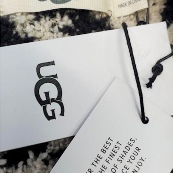 UGG Women’s Black/Cream Wrap Cardigan Sweater Size M - Picture 6 of 7